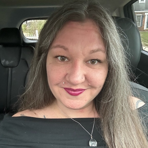 Meet your Posher, Amber - Picture 1 of 1